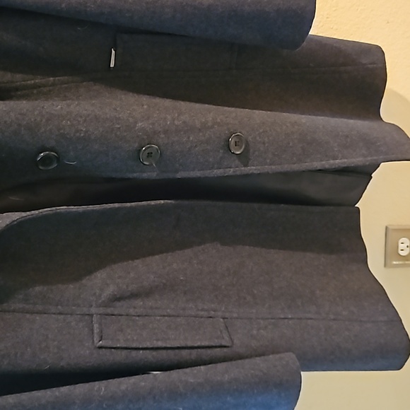 Gorgeous wool coat. Worn once only . Sent To Consignment - Picture 2 of 6